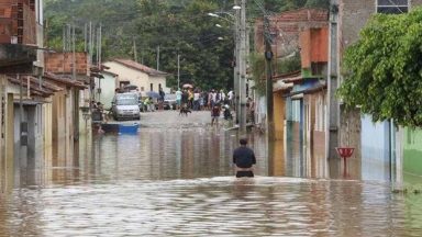 Presidente da CNBB visita vítimas das enchentes em Minas Gerais 