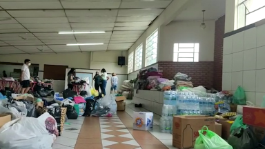 Igreja e moradores de Petrópolis se mobilizam para ajudar famílias