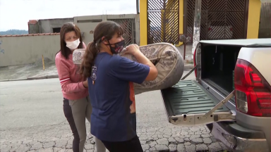 Mobilização de voluntários ajuda moradores atingidos pelas chuvas em SP