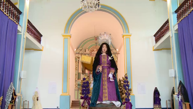 Vestes de Nossa Senhora das Dores estão em exposição em MG