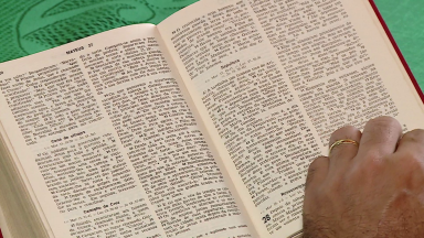 Congregação religiosa oferece estudo bíblico via internet