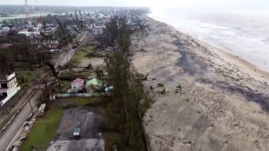 Imagens de drones mostram casas arrasadas por ciclone em Madagascar