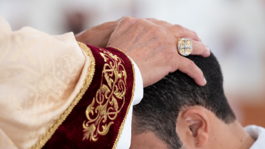 Papa abrirá simpósio no Vaticano sobre celibato, vocações e tradição
