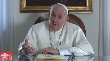 Que Nossa Senhora de Lourdes nos ajude a ser comunidade, pede Papa
