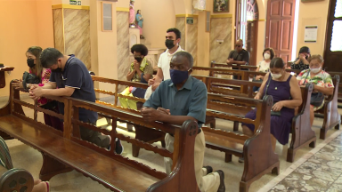 Fiéis seguem pedido do Papa e rezam pela paz na Quarta-feira de Cinzas