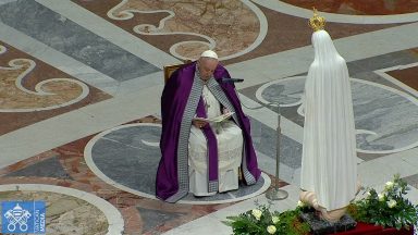 Papa consagra a humanidade ao Imaculado Coração de Maria