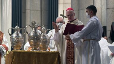 Na Catedral da Sé, em SP, padres renovam promessas sacerdotais