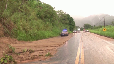 Chuvas na região de Angra interditam estradas no Rio