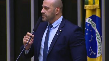 Bolsonaro assina decreto de indulto para o deputado Daniel Silveira