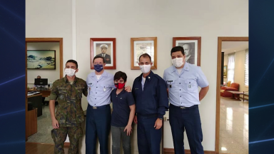 Menino com QI alto ganha bolsa de estudos em Escola de Cadetes