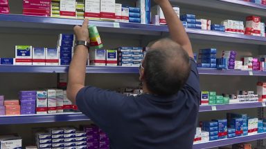 Hospitais e farmácias do país relatam falta de medicamentos