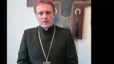O bispo auxiliar de Kiev: 