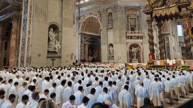 Papa na missa do Crisma: sem a Cruz, o padre é um 