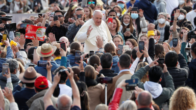 Honrar os idosos e reconhecer sua dignidade, pede Papa