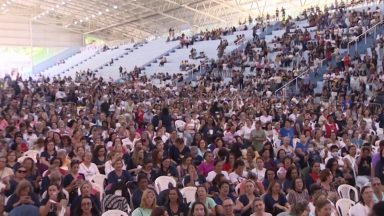 'Mães que oram pelos Filhos' participam de encontro