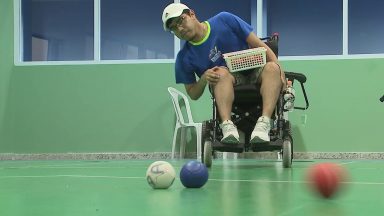 Escola Paralímpica de Esportes treina crianças e adolescentes