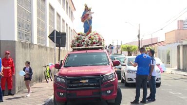 Fiéis participam de carreata em honra a Nossa Senhora Auxiliadora