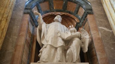 Padre no Dia de São Filipe Neri: cultivar a alegria; a tristeza adoece