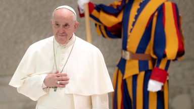 Papa está disposto a dar sua vida pelo fim da guerra, frisam bispos