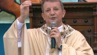 Dom Mário toma posse como arcebispo de Cuiabá (MT)