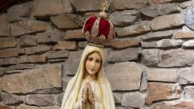 Papa aos fiéis: confiemos a Maria a paz na Europa