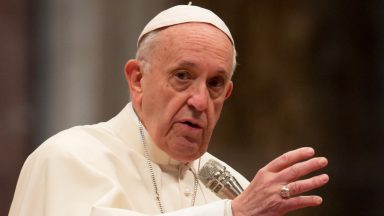 Papa aos embaixadores: incentivar a compreensão mútua entre os povos