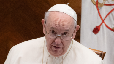 Papa volta a criticar o uso e posse de armas nucleares: 