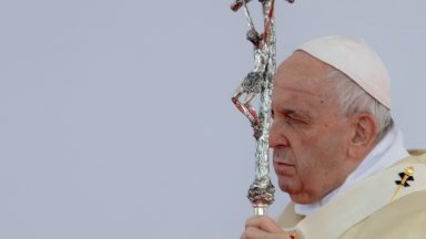 Papa pede que famílias não percam a vocação de gerar filhos