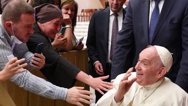 É preciso semear boas ideias para produzir boas obras, frisa Papa