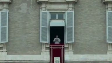 Durante oração do Regina Coeli, Papa apela contra uso de armas