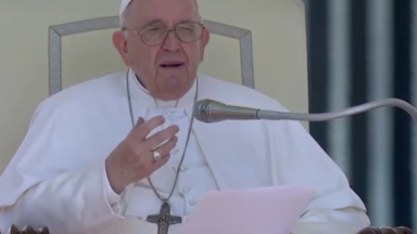 Papa afirma, na catequese, que as rugas são símbolo da vida