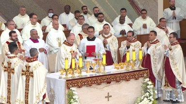 Igreja Católica ganha oito novos sacerdotes ordenados na Canção Nova