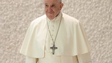 Em encontro com educadores, Papa reflete sobre crises de hoje