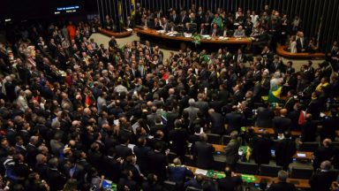 Câmara apresenta proposta reforçada de pagamento do Auxílio Brasil