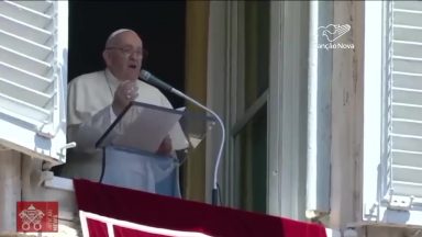 O Evangelho nos educa, afirma Papa Francisco no Angelus