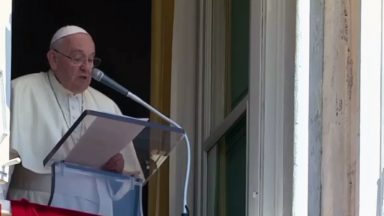 Após viagem apostólica ao Canadá, Francisco volta ao Vaticano