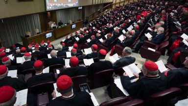 Papa se reúne com cardeais para discutir Reforma da Cúria