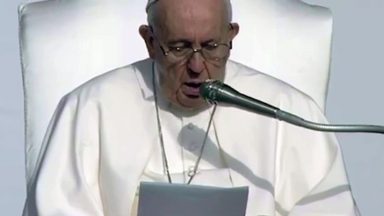 Em L'Aquila, Papa celebra rito de abertura do Perdão Celestino