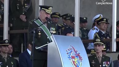 Militares brasileiros são homenageados no Dia do Soldado