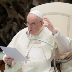 Papa recebe em audiência consultores empresariais