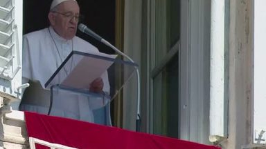 Papa Francisco no Angelus: 'Reacenda a chama da fé'