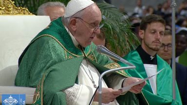 Papa exorta cardeais a se maravilharem com os desígnios de Deus