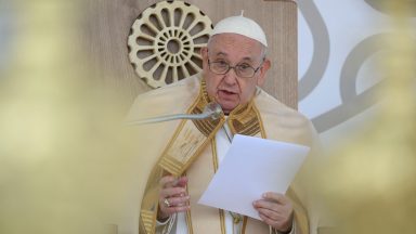Papa faz pedido de paz para Mianmar, Ucrânia e Camarões