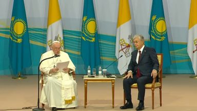 Papa no Cazaquistão: o mundo precisa voltar a encontrar a harmonia