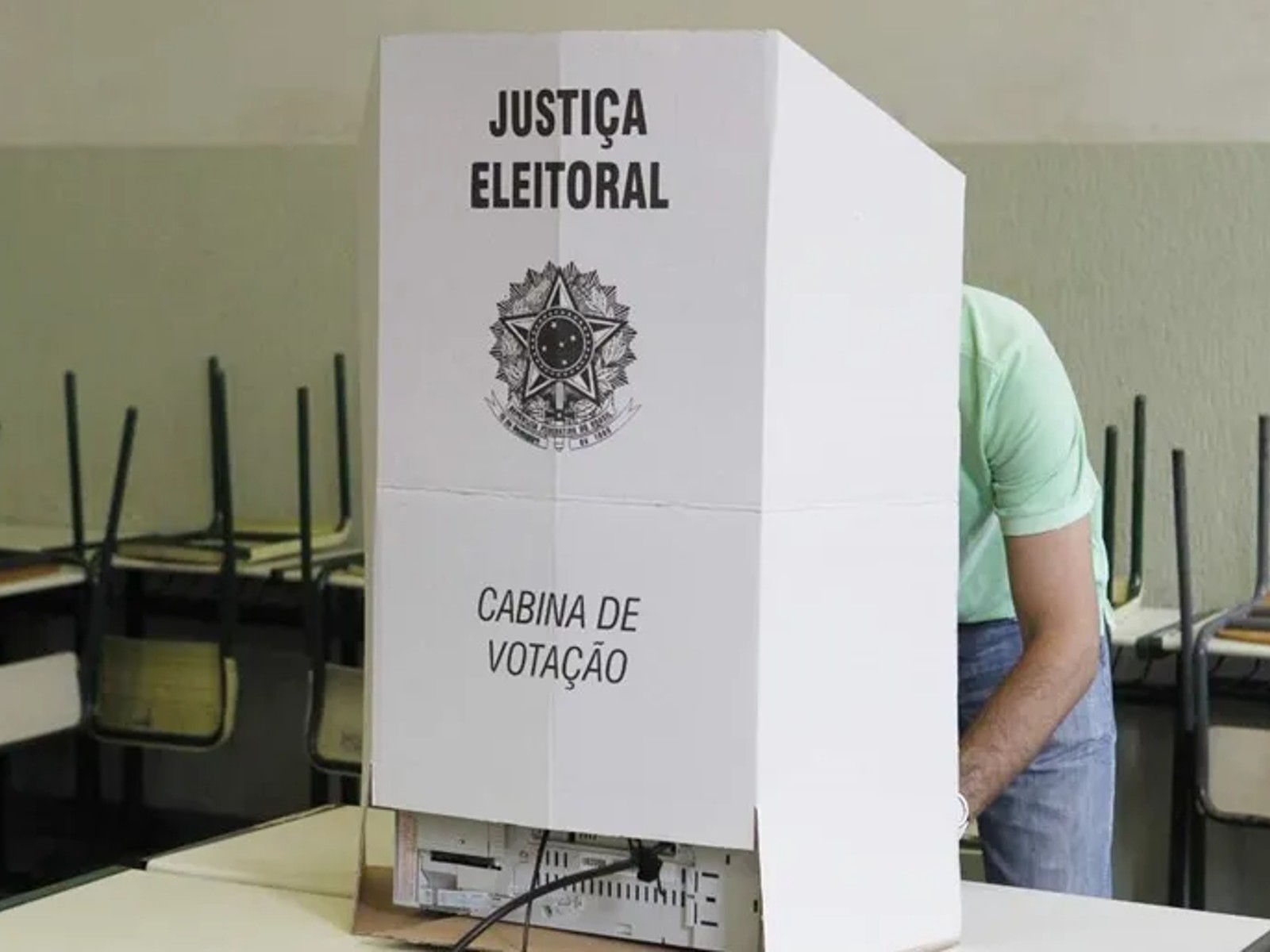 Eleições 2022: Eleitores não poderão entrar na cabine de votação