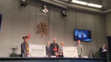 Vaticano apresenta documentário 