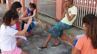 Crianças fazem experiência concreta de missão em Silveiras (SP)