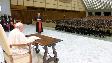 Papa a seminaristas e padres: sacerdócio não é comodismo ou carreirismo