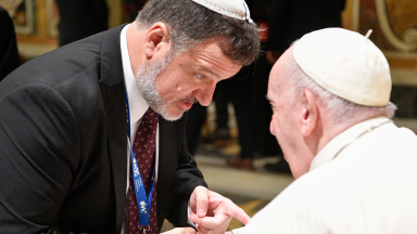 Papa: judeus e católicos lutando contra a desigualdade no mundo