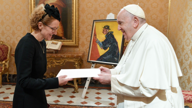 Papa recebe, em audiência, a nova embaixadora da Lituânia na Santa Sé